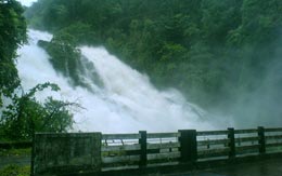 charpa-falls-athirapally